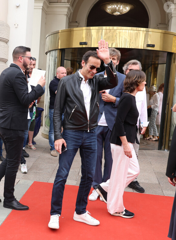 Exclusif - Anthony Delon et Mathilde Seigner - Arrivées au photocall de la 3ème édition du Festival du Cinéma Français et de la Gastronomie d'Aix-les-Bains. Le 8 juin 2024 © Denis Guignebourg / Bestimage 