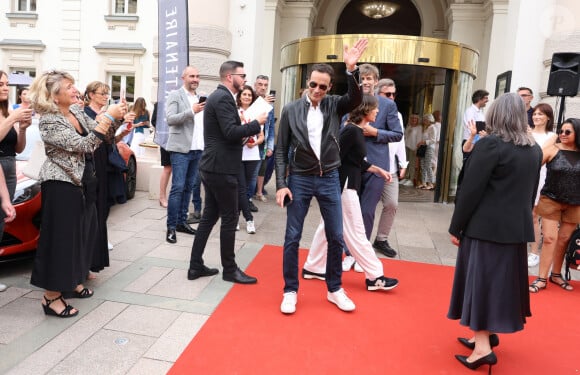 Exclusif - Anthony Delon et Mathilde Seigner - Arrivées au photocall de la 3ème édition du Festival du Cinéma Français et de la Gastronomie d'Aix-les-Bains. Le 8 juin 2024 © Denis Guignebourg / Bestimage 