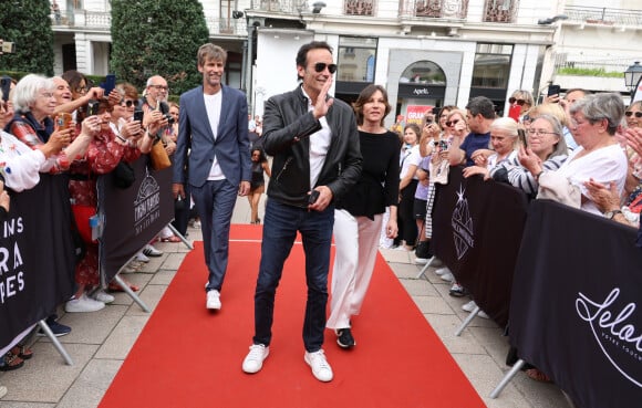 Exclusif - Anthony Delon et Mathilde Seigner - Arrivées au photocall de la 3ème édition du Festival du Cinéma Français et de la Gastronomie d'Aix-les-Bains. Le 8 juin 2024 © Denis Guignebourg / Bestimage 