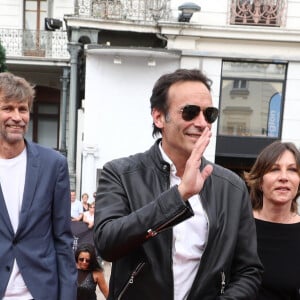 Exclusif - Anthony Delon et Mathilde Seigner - Arrivées au photocall de la 3ème édition du Festival du Cinéma Français et de la Gastronomie d'Aix-les-Bains. Le 8 juin 2024 © Denis Guignebourg / Bestimage 