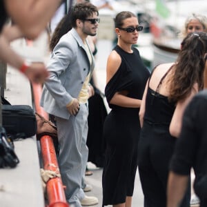 Et se sont montrés très complices à nouveau. 
François Civil et Adèle Exarchopoulos - Arrivées au défilé de mode Jacquemus Cruise "La casa" à la Casa Malaparte à Capri. Le 10 juin 2024 © Tiziano Da Silva-Olivier Borde / Bestimage 