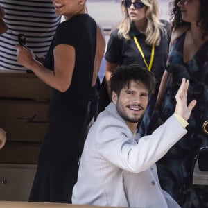 Ils n'ont pas hésité à poser devant les photographes. 
Adèle Exarchopoulos et François Civil - Arrivées au défilé de mode Jacquemus Cruise "La Casa" à la Casa Malaparte à Capri, Italie, le 10 juin 2024. © Borde-Da Silva/Bestimage 