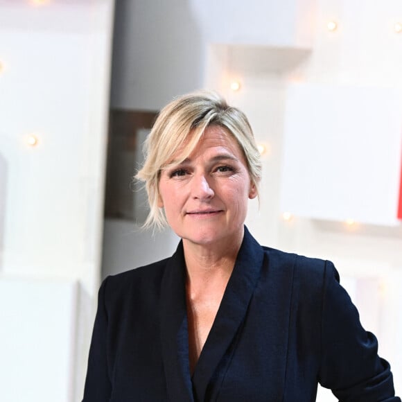 Chaque samedi, elle fait des Pilates
Exclusif - Anne-Elisabeth Lemoine - Enregistrement de l'émission "Vivement Dimanche", présentée par M.Drucker et diffusée le 19 novembre sur France 3, au Studio Gabriel à Paris © Guillaume Gaffiot / Bestimage