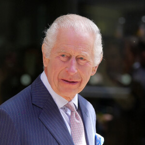 Le roi Charles III d'Angleterre et la reine consort Camilla visitent le University College Hospital Macmillan Cancer Centre à Londres le 30 avril 2024. 