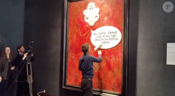 La tête du héros Wallace de Wallace et Gromit a été collée sur le visage de Charles III
Le portrait de Charles III a été vandalisé à la gallerie Philip Mould à Londres, le 11 juin 2024.