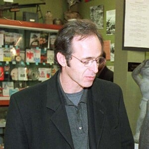 Il y a encore de cela quelques années, c'est à Montrouge que Jean-Jacques Goldman vivait aux côtés de son ancienne épouse Catherine Morlet, et leurs enfants. Une "petite vie banlieusarde", comme s'en souvenait sa fille Caroline Goldman.
Jean-Jacques Goldman