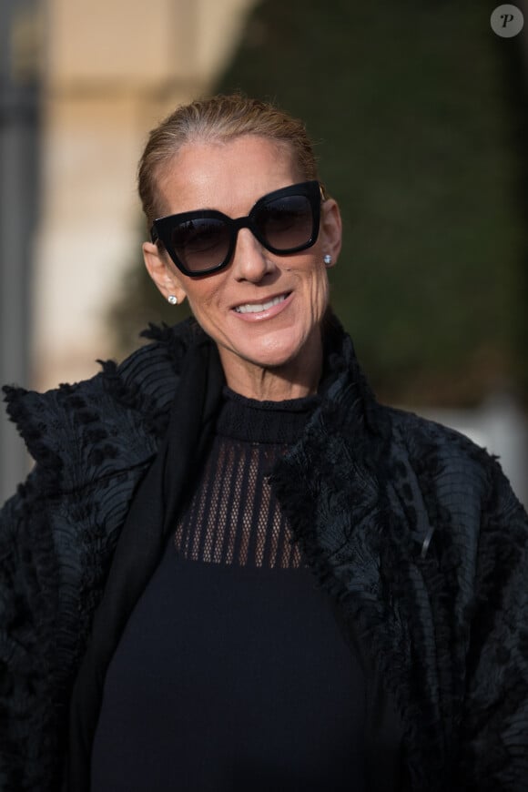 Céline Dion sort de l'hôtel de Crillon à Paris.