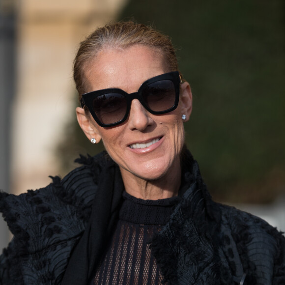 Céline Dion sort de l'hôtel de Crillon à Paris.