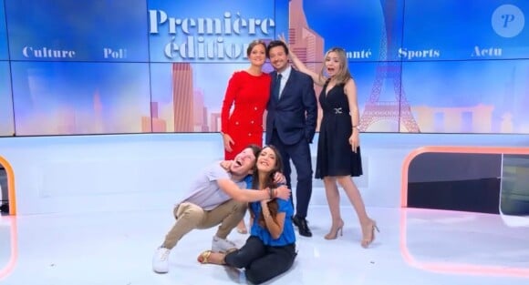 Une journaliste de BFMTV souffre d'un cancer, diagnostiquée lorsqu'elle était enceinte.
Photo de journalistes de BFMTV sur le plateau de la chaîne d'information en continu.