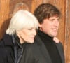 Une icône de la musique vient de tirer son ultime révérance...
Exclusif - Françoise Hardy et son fils Thomas Dutronc se baladent le long des quais de l'Île Saint-Louis à Paris, France.