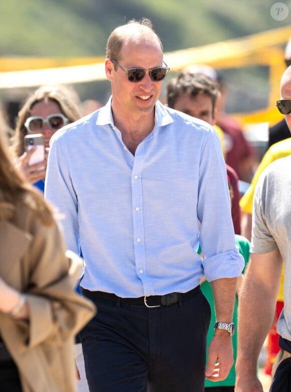 Le prince William, prince de Galles, visite la plage de Fistral, le 9 mai 2024. 