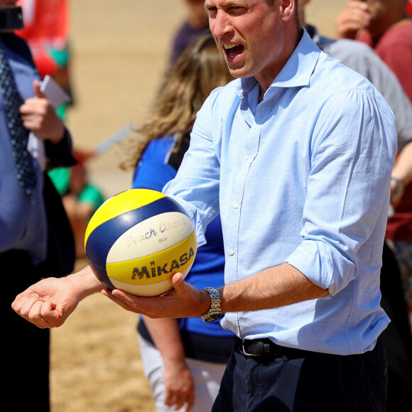 Le prince William, prince de Galles, visite la plage de Fistral, le 9 mai 2024. 