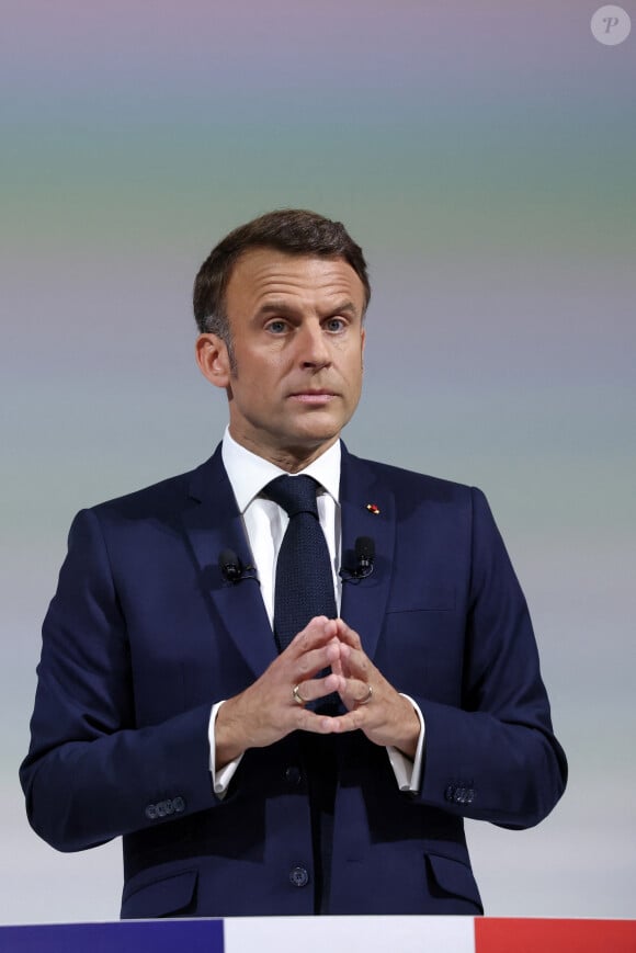 Elles se tiendront les 30 juin et 7 juillet
Le président français Emmanuel Macron donne une conférence de presse, après avoir annoncé le 9 juin qu'il dissolvait le parlement, et après avoir appelé à des élections législatives anticipées suite à la victoire de l'extrême droite sur son alliance centriste dans les sondages de l'Union européenne, au Pavillon Cambon Capucines, à Paris, France, le 12 juin 2024. © Stéphane Lemouton/Bestimage 