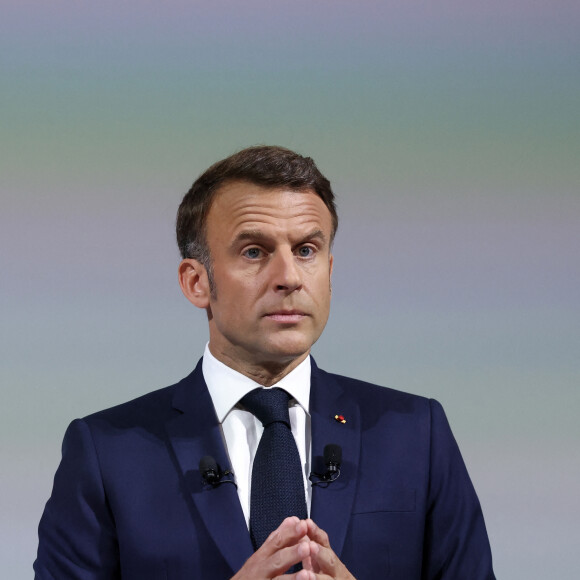 Elles se tiendront les 30 juin et 7 juillet
Le président français Emmanuel Macron donne une conférence de presse, après avoir annoncé le 9 juin qu'il dissolvait le parlement, et après avoir appelé à des élections législatives anticipées suite à la victoire de l'extrême droite sur son alliance centriste dans les sondages de l'Union européenne, au Pavillon Cambon Capucines, à Paris, France, le 12 juin 2024. © Stéphane Lemouton/Bestimage 