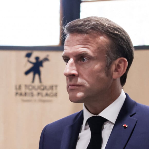 Emmanuel Macron - Le président français et la Première dame au bureau de vote du Touquet, pour les élections européennes. Le 9 juin 2024 © Stéphane Lemouton / Bestimage 