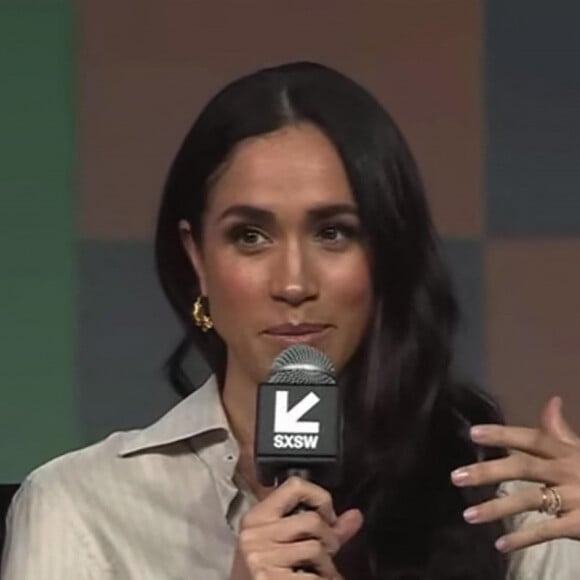 Meghan Markle parle du soutien du prince Harry lors d'une conférence.