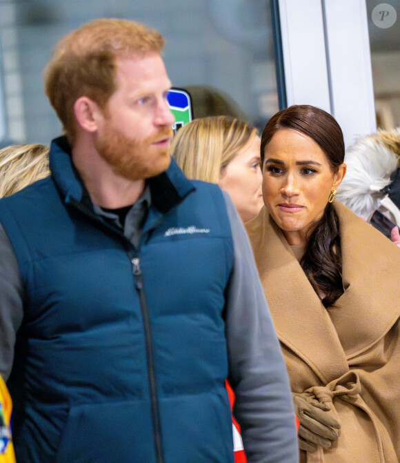 Meghan Markle et le prince Harry isolés à Hollywood ? 
Le prince Harry, duc de Sussex et Meghan Markle, duchesse de Sussex, se joignent participent à un entraînement de curling aux Invictus Games Vancouver Whistler, au Hillcrest Community Centre, Vancouver, Colombie-Britannique, Canada. 