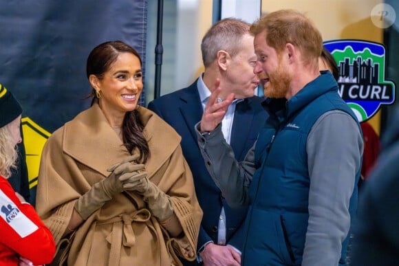 À tel point que leur cercle de proches s'est restreint. 
Le prince Harry, duc de Sussex et Meghan Markle, duchesse de Sussex, se joignent participent à un entraînement de curling aux Invictus Games Vancouver Whistler 2025, au Hillcrest Community Centre, Vancouver, Colombie-Britannique, Canada, le 16 février 2024.