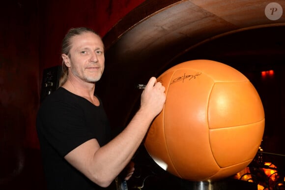 Agathe de la Fontaine, ex-femme d'Emmanuel Petit, et leur fille Zoé sont en deuil 
Emmanuel Petit - A l'occasion des 20 ans de la victoire de l'équipe de France, les bleus 98 se sont rendus à un dîner organisé au Buddha Bar avec tous les joueurs et leur famille. © Rachid Bellak/Bestimage 