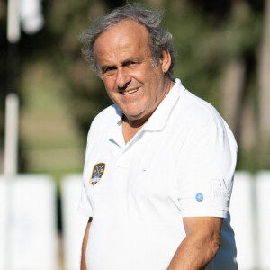 Après une longue carrière en tant que joueur et dans les instances administratives du football, Michel Platini coule des jours heureux.
Michel Platini - Les légendes du football et du rugby participent au tournoi "Manville Legends Cup" (6 - 7 octobre 2022) sur le Golf du Domaine de Manville aux Baux-de-Provence. © Stéphanie Gouiran / Panoramic / Bestimage 