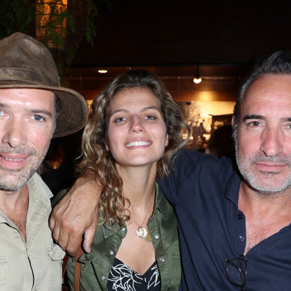 Nicolas Bedos avec sa compagne Pauline Desmonts et Jean Dujardin lors du vernissage de l'exposition du photographe de plateau Christophe Brachet : 'Les Coulisses du Cinéma' organisée par Five Eyes Production et qui s'est tenue au Buddha Bar à Paris, France le 19 juin 2023. Vernissage de l'exposition de Christophe Brachet : 'Les Coulisses du Cinéma' organisée par Five Eyes Production et tenue au Buddha Bar à Paris, France le 19 juin 2023. Photo par Jerome Dominé/ABACAPRESS.COM