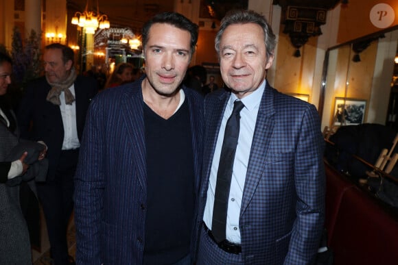 Nicolas Bedos et Michel Denisot assistent au lancement du livre de Michel Denisot 'On peut rire de tout, sauf en mangeant de la semoule' aux Deux Magots le 15 mars 2023 à Paris, France. Photo par Jerome Dominé/ABACAPRESS.COM