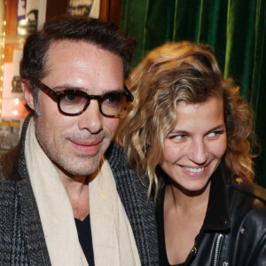 Nicolas Bedos et sa compagne Pauline Desmonts assistent au lancement du livre de Michel Denisot 'On peut rire de tout, sauf en mangeant de la semoule' aux Deux Magots le 15 mars 2023 à Paris, France. Photo par Jerome Dominé/ABACAPRESS.COM