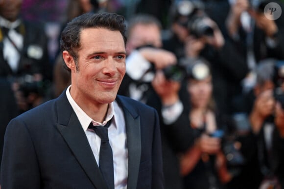 Nicolas Bedos assiste à la première du film Mascarade lors du 75e Festival de Cannes à Cannes, France, le 27 mai 2022. Photo par Julien Reynaud/APS-Medias/ABACAPRESSS.COM