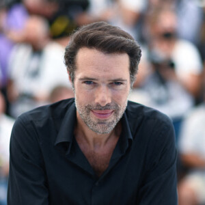 Nicolas Bedos assiste au photocall d'OSS 117 : Alerte Rouge En Afrique Noire dans le cadre du 74ème Festival International du Film de Cannes à Cannes, France, le 17 juillet 2021. Photo par Aurore Marechal/ABACAPRESS.COM