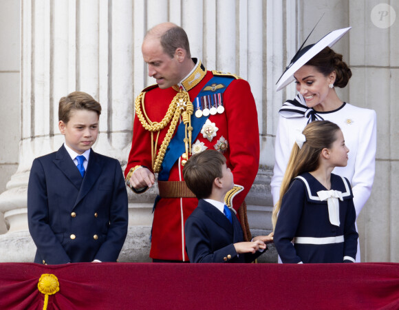 Le prince William, prince de Galles, Catherine (Kate) Middleton, princesse de Galles, le prince George de Galles, le prince Louis de Galles, et la princesse Charlotte de Galles - Les membres de la famille royale britannique au balcon du Palais de Buckingham lors de la parade militaire "Trooping the Colour" à Londres, Royaume Uni, le 15 juin 2024. © GoffPhotos/Bestimage