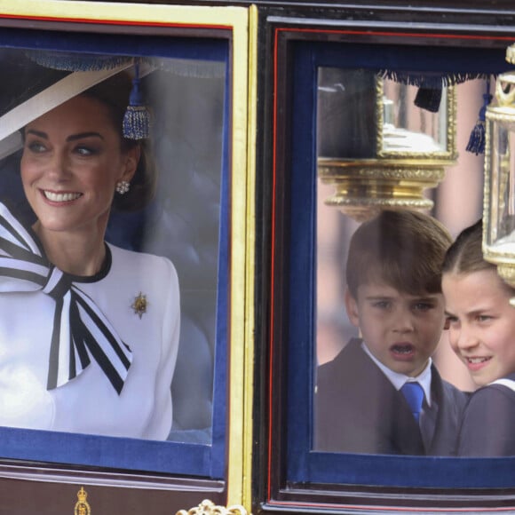 Catherine (Kate) Middleton, princesse de Galles, Le prince Louis de Galles et La princesse Charlotte de Galles - Les membres de la famille royale britannique lors de la parade Trooping the Color à Londres, Royaume Uni, le 15 juin 2024. © Ian Vogler/MirrorPix/Bestimage