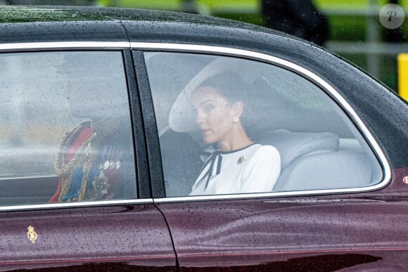 Le prince William, prince de Galles, et Catherine (Kate) Middleton, princesse de Galles, le prince George de Galles, arrivent au palais de Buckingham pour Trooping the Colour à Londres, Royaume Uni, le 15 juin 2024.