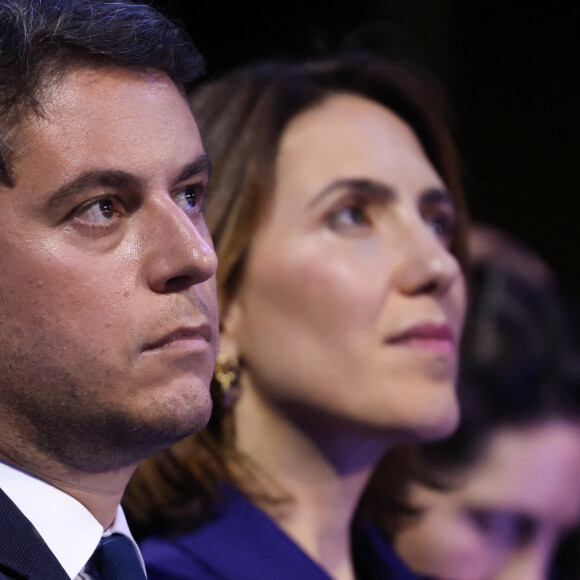 Le premier ministre, Gabriel Attal et Valérie Hayer, tête de liste de la majorité Renaissance lors du meeting de V.Hayer, tête de liste Renaissance pour les élections européennes, au Docks de Paris à Aubervilliers le 1er juin 2024. © Stéphane Lemouton / Bestimage