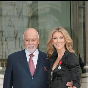 Céline Dion et son mari René Angelil lors de la cérémonie durant laquelle la chanteuse a été sacrée chevalier de la Légion d'honneur à l'Élysée