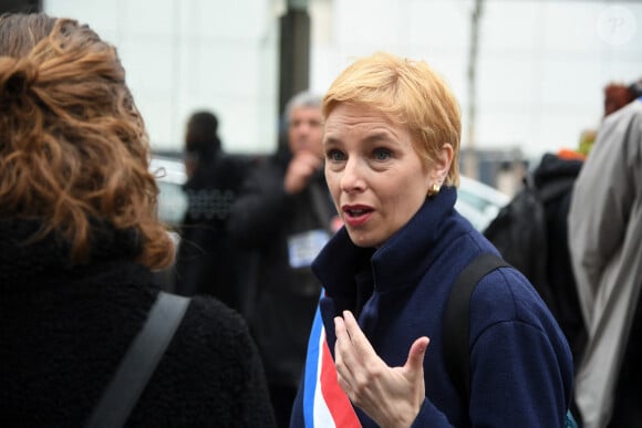 Clementine Autain - Alors que Mathilde Panot et Rima Hassan sont entendues ce mardi par la police pour apologie du terrorisme, La France insoumise organise un rassemblement de soutien au tribunal de Paris.