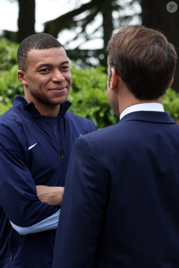 Kylian Mbappé - Le président français, Emmanuel Macron se rend auprès de l'équipe de France masculine de football, au Centre National du Football de Clairefontaine, à Clairefontaine-en-Yvelines. Le 3 juin 2024. © Stéphane Lemouton / Bestimage 