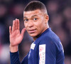 Mais cela va changer. Car le salaire du capitaine sera différent cette année avec le Real Madrid.
Football - Le Real Madrid officialise l'arrivée de Kylian Mbappé pour cinq - Kylian Mbappé lors du match de quart de finale de la Coupe de Ligue opposant le Paris Saint-Germain à l'AS Saint-Etienne au Parc des Princes à Paris, France, le 8 janvier 2020. le PSG a gagné 6-1. © Philippe Lecoeur/Panoramic/Bestimage