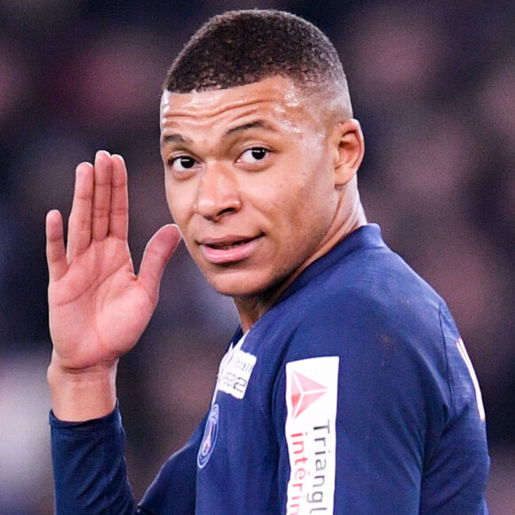 Mais cela va changer. Car le salaire du capitaine sera différent cette année avec le Real Madrid.
Football - Le Real Madrid officialise l'arrivée de Kylian Mbappé pour cinq - Kylian Mbappé lors du match de quart de finale de la Coupe de Ligue opposant le Paris Saint-Germain à l'AS Saint-Etienne au Parc des Princes à Paris, France, le 8 janvier 2020. le PSG a gagné 6-1. © Philippe Lecoeur/Panoramic/Bestimage