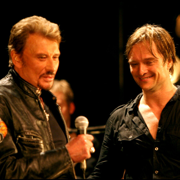 Cet album avait connu un immense succès.
David Hallyday et Johnny en duo à la Cigale