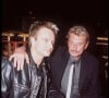 Il l'a fait au "Figaro", lui qui vient de sortie l'album de reprises de Johnny Hallyday "Requiem pour un fou"
Archive : Johnny Hallyday et son fils David Hallyday