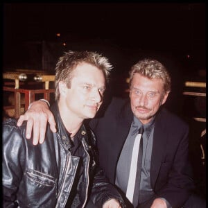 Il l'a fait au "Figaro", lui qui vient de sortie l'album de reprises de Johnny Hallyday "Requiem pour un fou"
Archive : Johnny Hallyday et son fils David Hallyday