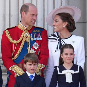 Le prince Louis, la princesse Charlotte, le prince William, prince de Galles, Catherine Kate Middleton, princesse de Galles - Les membres de la famille royale britannique au balcon du Palais de Buckingham lors de la parade militaire "Trooping the Colour" à Londres le 15 juin 2024 © Julien Burton / Bestimage 