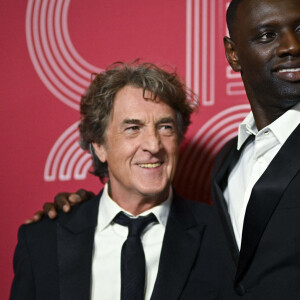 Omar Sy et François Cluzet - Photocall de la 47ème édition de la cérémonie des César à l'Olympia à Paris, le 25 février 2022. © JB Autissier/Panoramic/Bestimage 