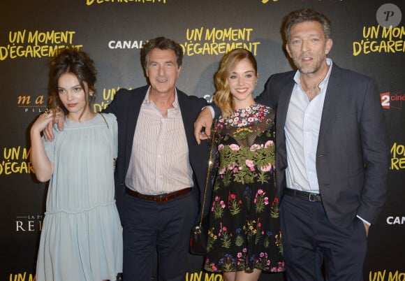 Lola Le Lann, François Cluzet, Alice Isaaz et Vincent Cassel - Avant-première du film "Un moment d'égarement" au Gaumont Opéra (côté Capucines) à Paris, le 17 juin 2015.