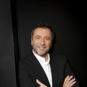 Exclusif - Bernard Montiel dans les backstage de l'enregistrement de l'émission "Olympiascope", avec L.Emera, sur Olympia TV, une chaîne du groupe Canal+ et en replay sur myCANAL, diffusée le 21 juin, à L'Olympia à Paris, France. Le 11 avril 2024. © Jack Tribeca / Bestimage