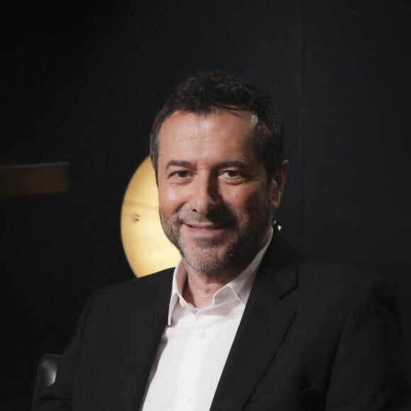 Exclusif - Bernard Montiel dans les backstage de l'enregistrement de l'émission "Olympiascope", avec L.Emera, sur Olympia TV, une chaîne du groupe Canal+ et en replay sur myCANAL, diffusée le 21 juin, à L'Olympia à Paris, France. Le 11 avril 2024. © Jack Tribeca / Bestimage