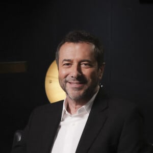 Exclusif - Bernard Montiel dans les backstage de l'enregistrement de l'émission "Olympiascope", avec L.Emera, sur Olympia TV, une chaîne du groupe Canal+ et en replay sur myCANAL, diffusée le 21 juin, à L'Olympia à Paris, France. Le 11 avril 2024. © Jack Tribeca / Bestimage