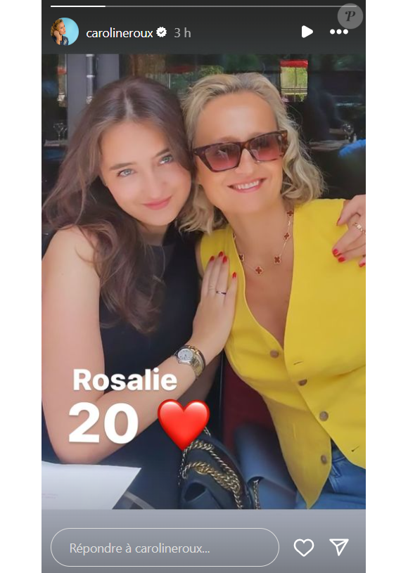 Il s'agit du 20e anniversaire de sa fille Rosalie.
Caroline Roux et sa fille Rosalie