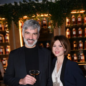 Exclusif - François Vincentelli et sa femme Alice Dufour - Soirée cocktail au nouveau bar et restaurant éphémère "Casa Eminente" dans une maison cubaine à Paris le 29 janvier 2023. A partir du 3 février et pour quelques mois seulement, le rhum cubain Eminente vous ouvre les portes de sa maison. Découvrez toute la culture cubaine au bout d'une impasse parisienne. En cuisine, le chef J. Sebbag revisite la cuisine locale et au bar, tayer elementary - deuxième meilleur bar au monde - propose 3 cocktails inédits. © Rachid Bellak/Bestimage  No Web - Belgique et Suisse 