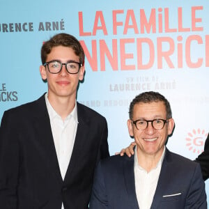 Dany Boon avec ses deux fils Eytan et Mehdi - Avant-première du film "La Famille Hennedricks" au Cinéma Pathé Beaugrenelle à Paris le 18 juin 2024. © Coadic Guirec/Bestimage